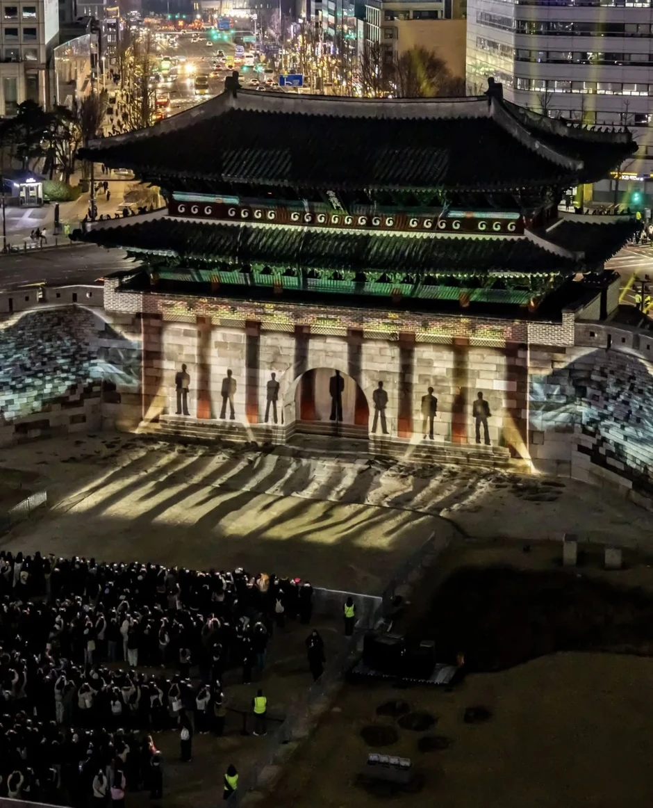Một đêm trước concert miễn phí của BTS: Trăm nghìn người đổ bộ Gwanghwamun Một đêm trước concert miễn phí của BTS: Trăm nghìn người đổ bộ Gwanghwamun