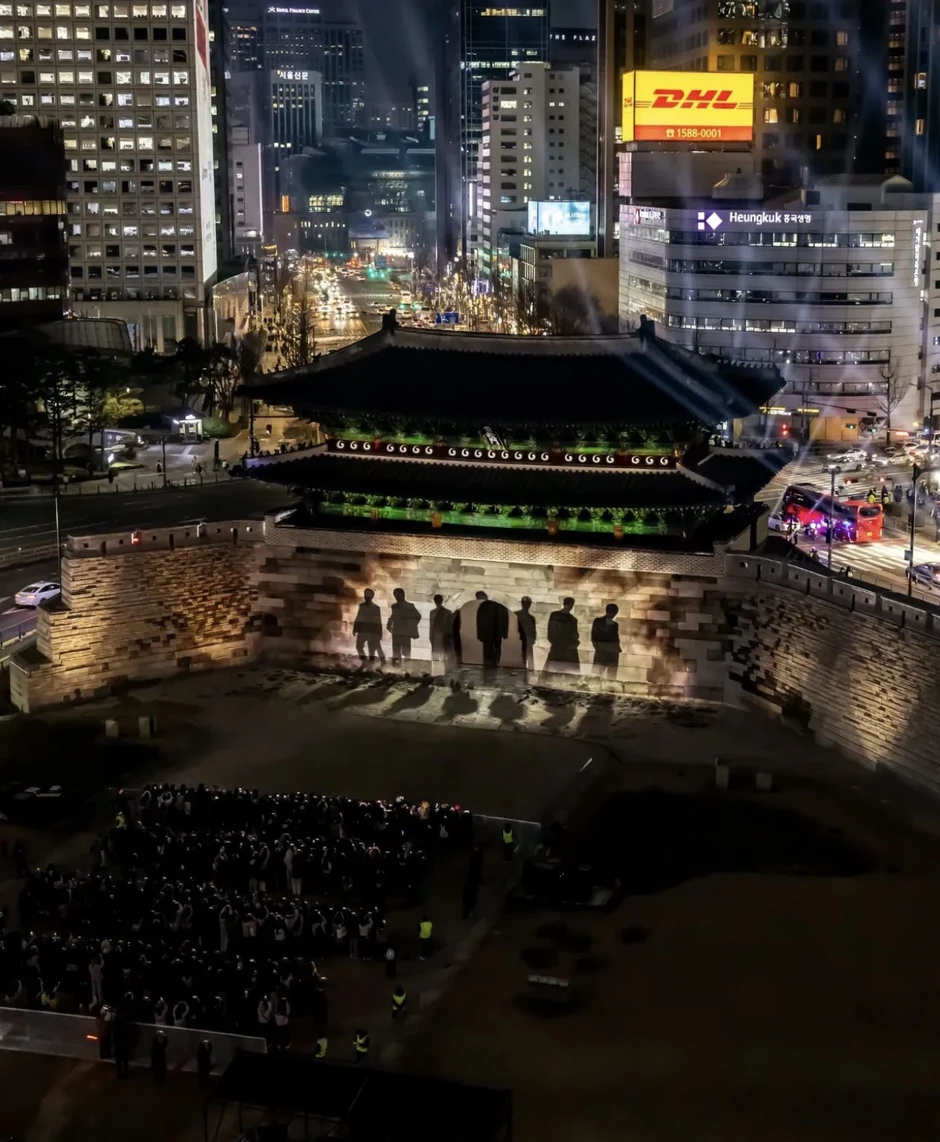 Một đêm trước concert miễn phí của BTS: Trăm nghìn người đổ bộ Gwanghwamun Một đêm trước concert miễn phí của BTS: Trăm nghìn người đổ bộ Gwanghwamun