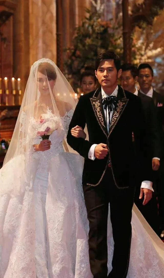 Nam ca sĩ J. công khai lễ cầu hôn, khung cảnh choáng ngợp bị giấu nhẹm nhiều năm Nam ca sĩ J. công khai lễ cầu hôn, khung cảnh choáng ngợp bị giấu nhẹm nhiều năm