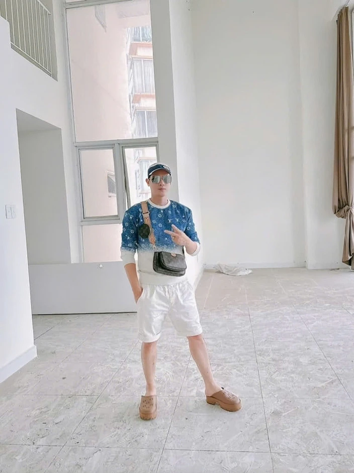 Nam ca sĩ là viện phó tuổi 51 sống độc thân, thỉnh thoảng 'chốt' một căn nhà Nam ca sĩ là viện phó tuổi 51 sống độc thân, thỉnh thoảng 'chốt' một căn nhà