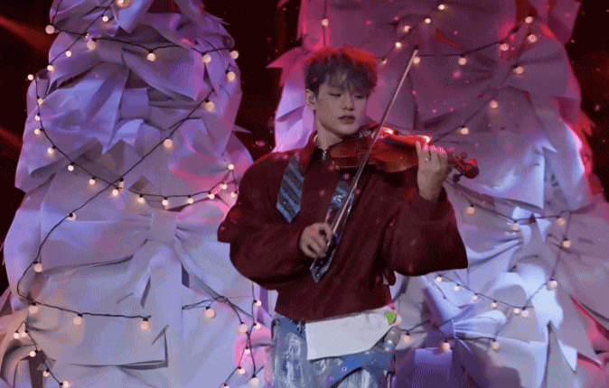 Nam ca sĩ vừa cháy vé concert chỉ trong 12 phút: Sự nghiệp cả "rổ hit", top 1 Spotify Việt Nam Nam ca sĩ vừa cháy vé concert chỉ trong 12 phút: Sự nghiệp cả "rổ hit", top 1 Spotify Việt Nam