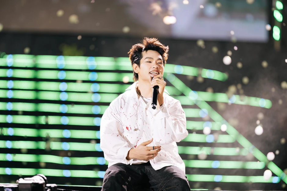 Nam ca sĩ vừa cháy vé concert chỉ trong 12 phút: Sự nghiệp cả "rổ hit", top 1 Spotify Việt Nam Nam ca sĩ vừa cháy vé concert chỉ trong 12 phút: Sự nghiệp cả "rổ hit", top 1 Spotify Việt Nam