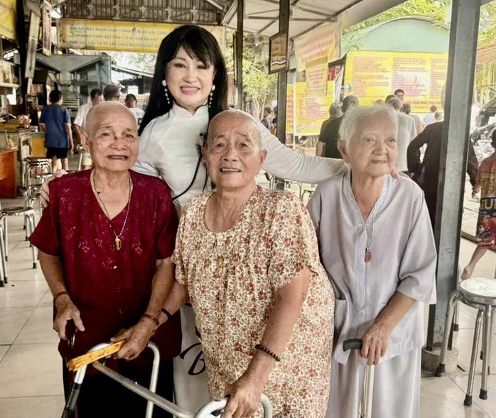 Nghệ sĩ Bích Thủy giữ lửa tình ca Bắc Sơn và tích cực làm từ thiện Nghệ sĩ Bích Thủy giữ lửa tình ca Bắc Sơn và tích cực làm từ thiện