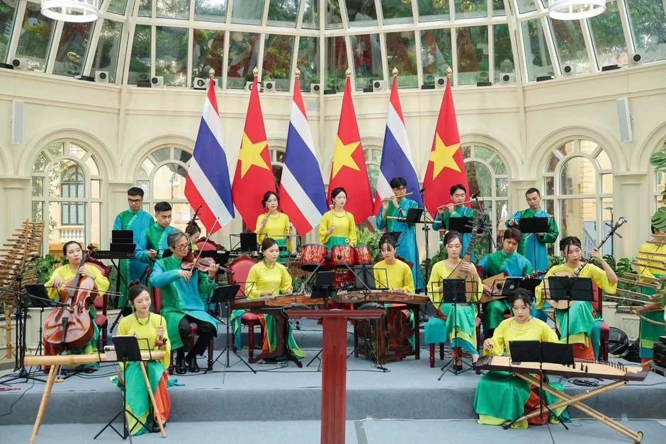 Nghệ sĩ Phú An 15 năm đưa nhạc cụ dân tộc vào đời sống âm nhạc đương đại