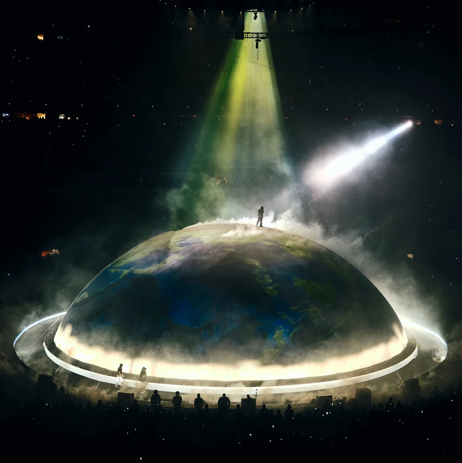 Ngỡ ngàng trước siêu concert mang Trái Đất lên sân khấu của Kanye West Ngỡ ngàng trước siêu concert mang Trái Đất lên sân khấu của Kanye West