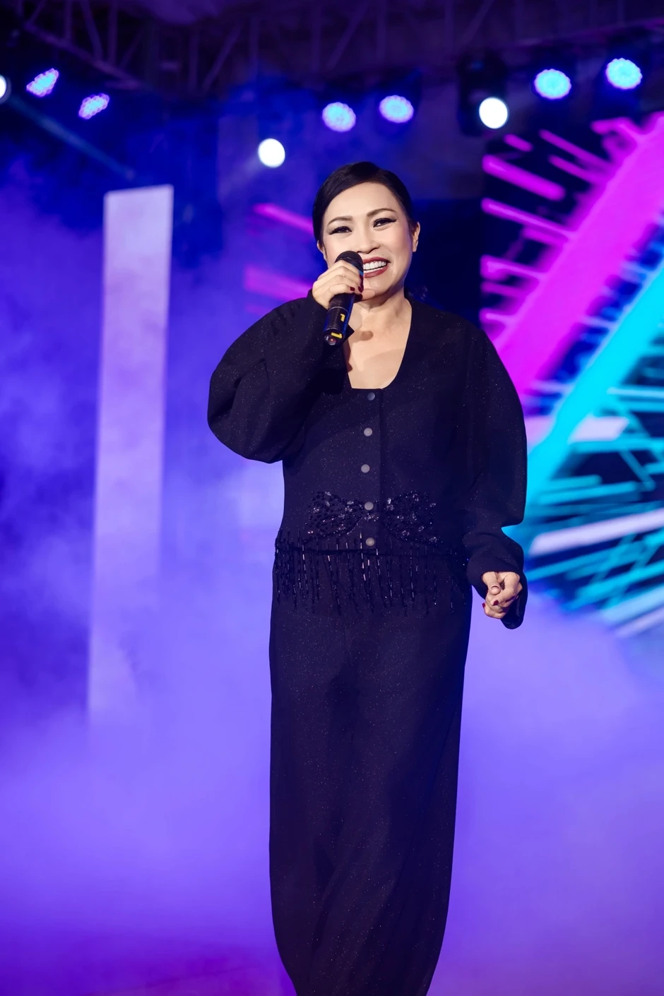 Ngọc Sơn tổ chức sinh nhật bất ngờ cho Phương Thanh trên sân khấu Ngọc Sơn tổ chức sinh nhật bất ngờ cho Phương Thanh trên sân khấu