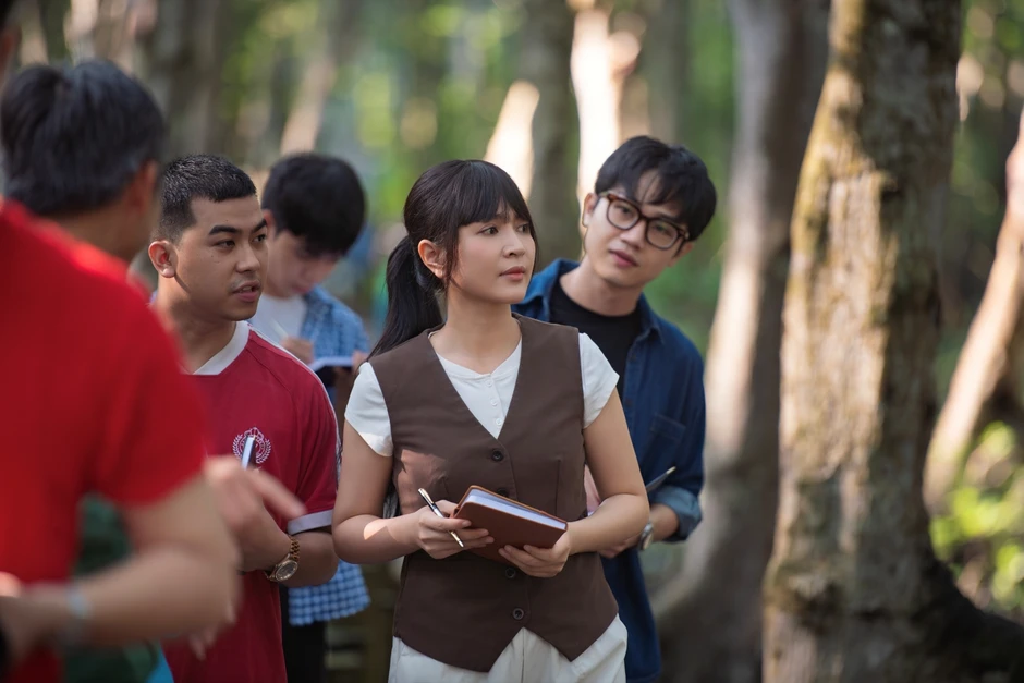 Nguyễn Duyên Quỳnh ra mắt MV Dưới cờ Tổ quốc anh về: "Tôi đã rơi nước mắt vì từng câu chữ" Nguyễn Duyên Quỳnh ra mắt MV Dưới cờ Tổ quốc anh về: "Tôi đã rơi nước mắt vì từng câu chữ"
