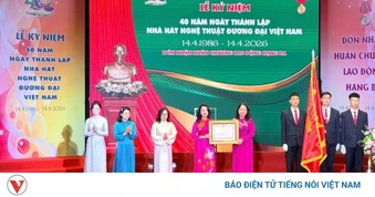 Nhà hát Nghệ thuật Đương đại Việt Nam đón nhận Huân chương Lao động hạng Ba