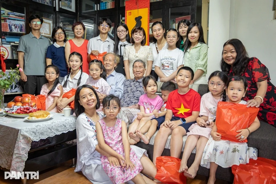 Nhạc sĩ Phạm Tuyên cấp cứu, hoãn đêm nhạc “Chiếc đèn ông sao” Nhạc sĩ Phạm Tuyên cấp cứu, hoãn đêm nhạc “Chiếc đèn ông sao”