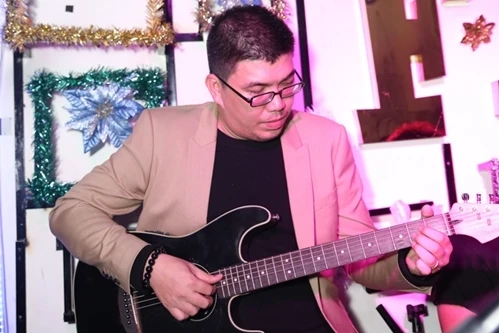 Nhạc sĩ Võ Hoài Phúc ra mắt MV "Nếu", đưa ký ức tuổi thơ vào không gian âm nhạc Nhạc sĩ Võ Hoài Phúc ra mắt MV "Nếu", đưa ký ức tuổi thơ vào không gian âm nhạc
