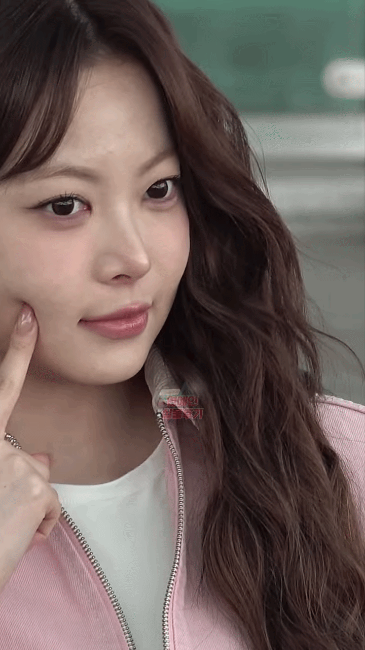 Nhan sắc giả dối của Eunchae (LE SSERAFIM), ai bảo giống “công chúa Kpop” vậy? Nhan sắc giả dối của Eunchae (LE SSERAFIM), ai bảo giống “công chúa Kpop” vậy?