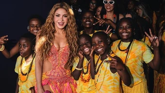 Những em bé từ khu ổ chuột Uganda lên sân khấu World Cup - Báo TinVina