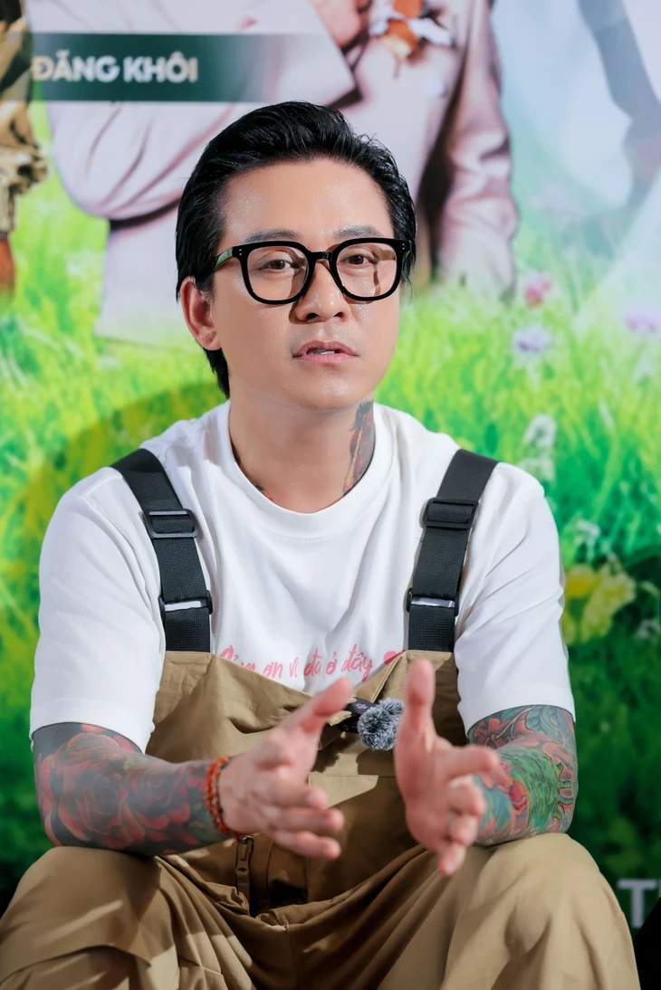 Những vết trầy xước của Tuấn Hưng Những vết trầy xước của Tuấn Hưng