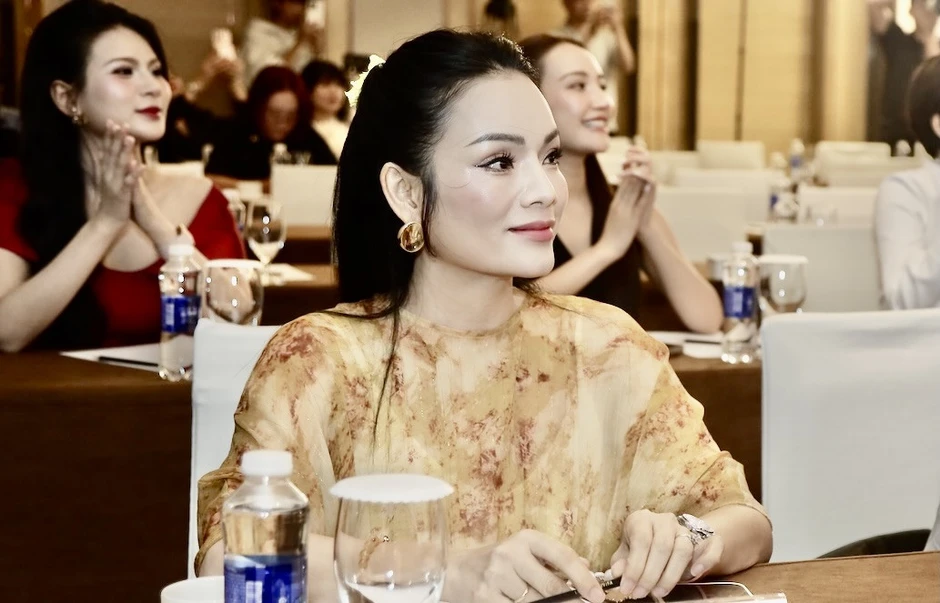 Niềm hạnh phúc của nữ ca sĩ từng thi Sao Mai 2005 giờ trở thành PGS.TS Niềm hạnh phúc của nữ ca sĩ từng thi Sao Mai 2005 giờ trở thành PGS.TS