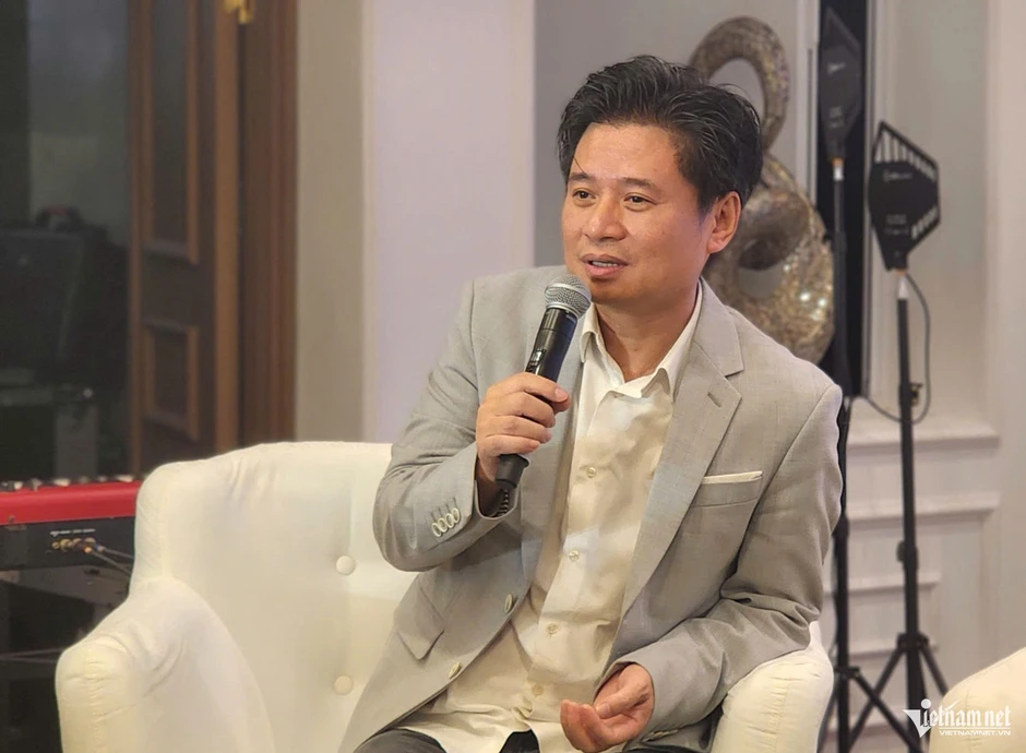 NSND Tấn Minh: 'Không cần làm Jazz giống New York, Paris, Jazz Hà Nội phải khác' NSND Tấn Minh: 'Không cần làm Jazz giống New York, Paris, Jazz Hà Nội phải khác'