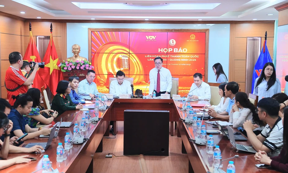 NSND Thanh Hoa tái hợp Hòa Minzy ở concert quy mô 50.000 người