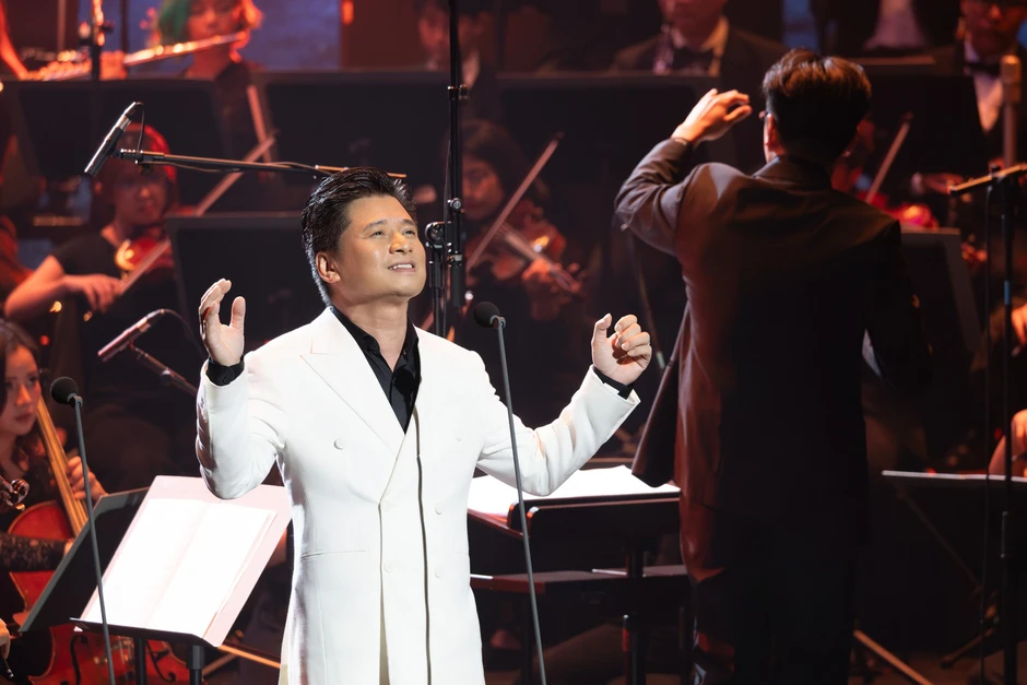 NSND Thanh Lam xin nhạc sĩ Phú Quang: "Hôm nay, hát Rock buồn, con xin chú được sốt 39 độ" NSND Thanh Lam xin nhạc sĩ Phú Quang: "Hôm nay, hát Rock buồn, con xin chú được sốt 39 độ"