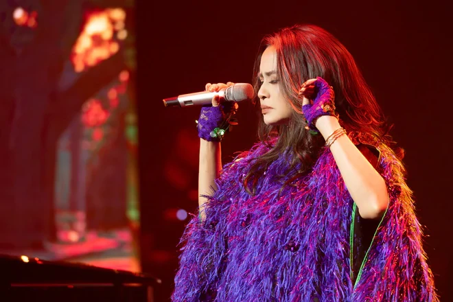 NSND Thanh Lam xin nhạc sĩ Phú Quang: "Hôm nay, hát Rock buồn, con xin chú được sốt 39 độ" NSND Thanh Lam xin nhạc sĩ Phú Quang: "Hôm nay, hát Rock buồn, con xin chú được sốt 39 độ"