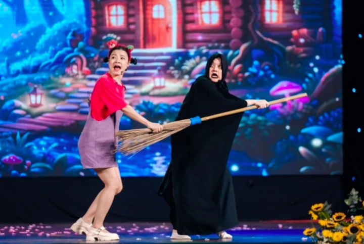 NSND Thanh Ngoan hát chèo, Vân Dung mang tiếng cười đến đêm hội Trung thu NSND Thanh Ngoan hát chèo, Vân Dung mang tiếng cười đến đêm hội Trung thu