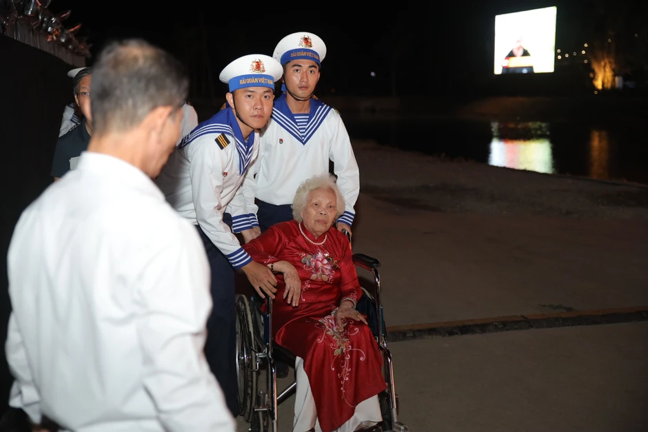 NSND Thu Hiền, Tùng Dương tái hiện ký ức lịch sử tại Phà Gianh NSND Thu Hiền, Tùng Dương tái hiện ký ức lịch sử tại Phà Gianh