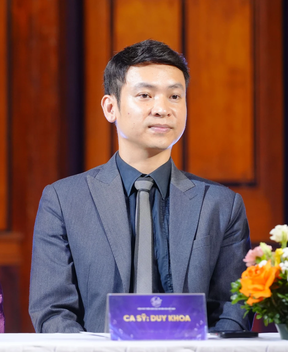 NSND Trung Hiếu làm giám khảo cuộc thi hát