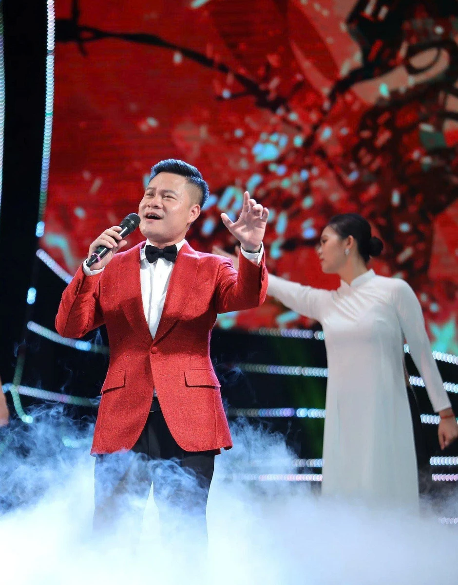 NSƯT Hoàng Tùng: "Tôi hát bằng tất cả sự chân thành, nâng niu dành cho người phụ nữ" NSƯT Hoàng Tùng: "Tôi hát bằng tất cả sự chân thành, nâng niu dành cho người phụ nữ"