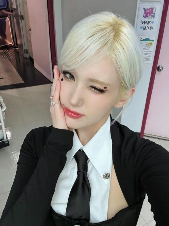 Nụ hôn chấn động showbiz của 2 mỹ nhân “có tất cả nhưng vẫn flop”, đập tan tin đồn bất hoà Nụ hôn chấn động showbiz của 2 mỹ nhân “có tất cả nhưng vẫn flop”, đập tan tin đồn bất hoà