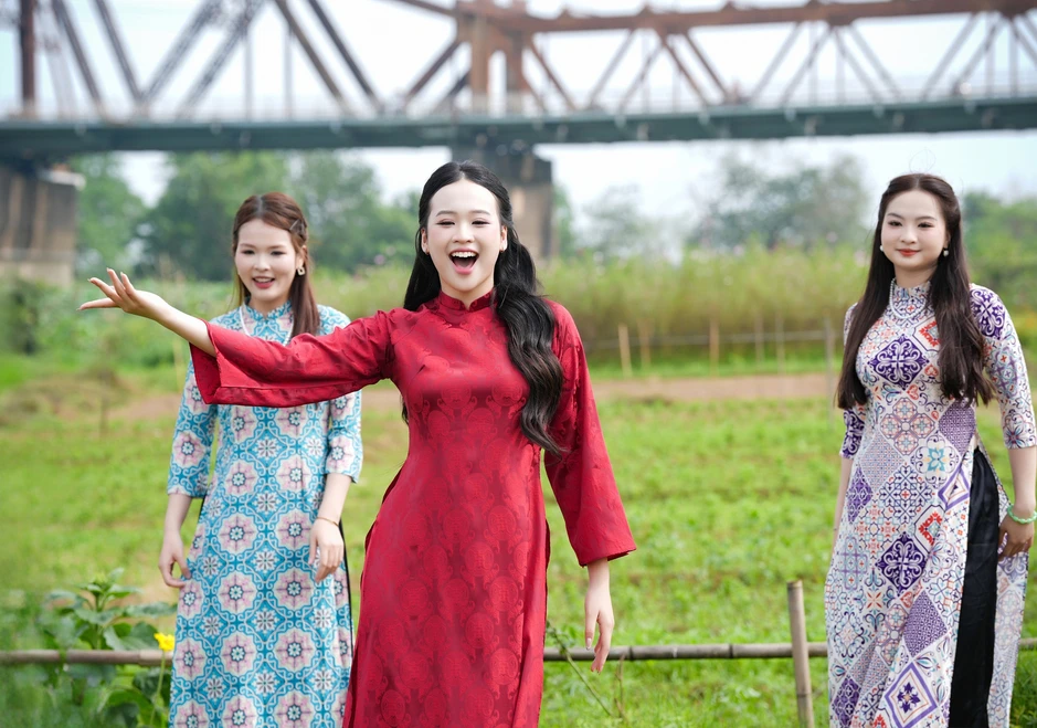Nữ sinh 17 tuổi Nguyễn Thụy Hải Anh ra album "Chạm vào giấc mơ" sau giải thưởng lớn Nữ sinh 17 tuổi Nguyễn Thụy Hải Anh ra album "Chạm vào giấc mơ" sau giải thưởng lớn