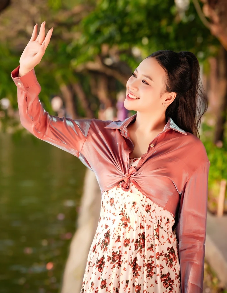 Nữ sinh lớp 11 ra album đầu tay ‘Chạm vào giấc mơ’