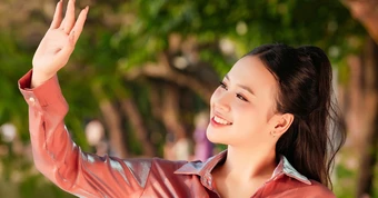 Nữ sinh lớp 11 ra album đầu tay ‘Chạm vào giấc mơ’