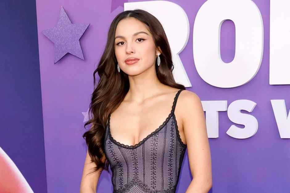 Olivia Rodrigo vượt nhiều 'hit' tỉ stream, bất ngờ dẫn đầu bảng xếp hạng của Spotify Olivia Rodrigo vượt nhiều 'hit' tỉ stream, bất ngờ dẫn đầu bảng xếp hạng của Spotify