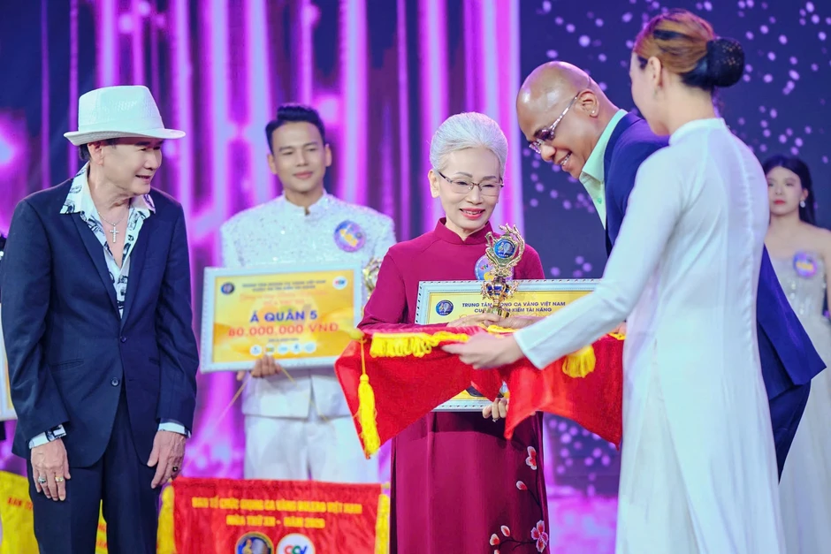 Phạm Ánh Phương giành ngôi á quân Giọng ca vàng Bolero Việt Nam 2026 ở tuổi 68 Phạm Ánh Phương giành ngôi á quân Giọng ca vàng Bolero Việt Nam 2026 ở tuổi 68