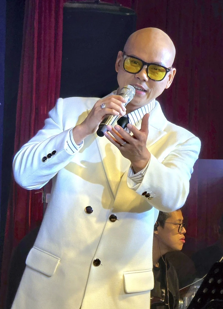Phan Đinh Tùng thông báo 'nóng' về bản quyền Khúc hát mừng sinh nhật Phan Đinh Tùng thông báo 'nóng' về bản quyền Khúc hát mừng sinh nhật