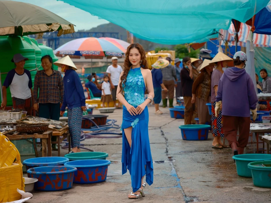 Phía Hương Tràm lên tiếng về tranh cãi trang phục trong MV "Gái Nghệ" Phía Hương Tràm lên tiếng về tranh cãi trang phục trong MV "Gái Nghệ"