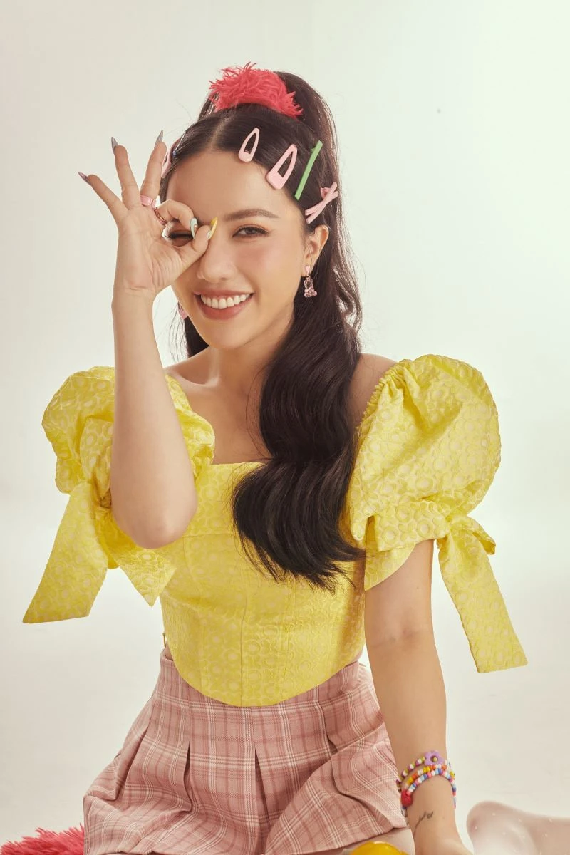 Phùng Khánh Linh đã đổi đời: Concert cháy vé, fan tranh từng suất tham dự Phùng Khánh Linh đã đổi đời: Concert cháy vé, fan tranh từng suất tham dự