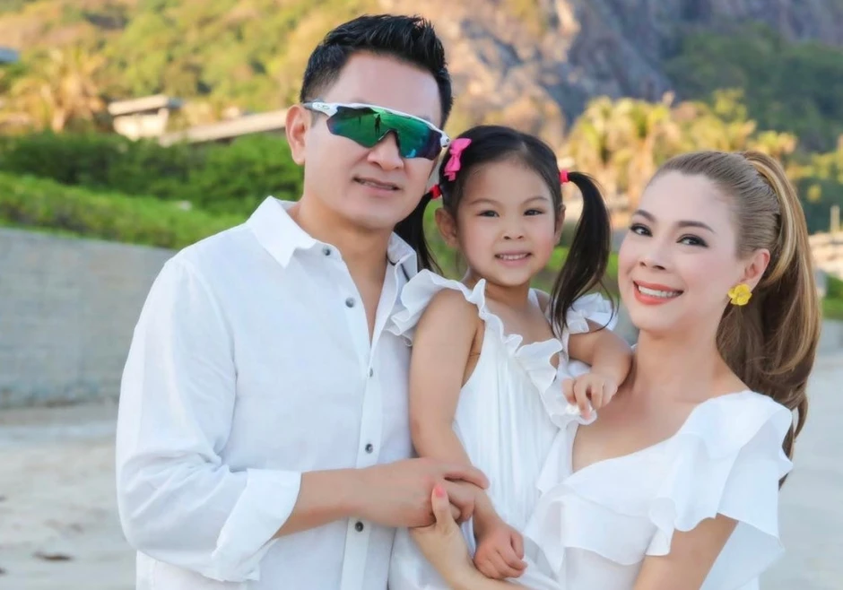 Phùng Khánh Linh trải lòng về mất mát, Thanh Thảo nhận quà từ chồng đại gia Phùng Khánh Linh trải lòng về mất mát, Thanh Thảo nhận quà từ chồng đại gia