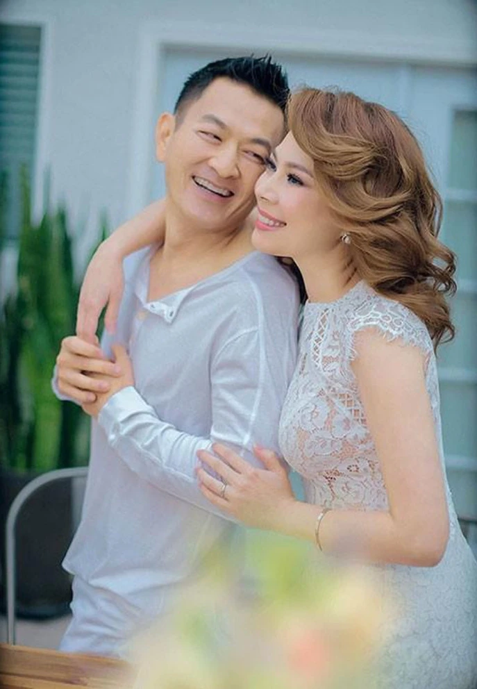 Phùng Khánh Linh trải lòng về mất mát, Thanh Thảo nhận quà từ chồng đại gia Phùng Khánh Linh trải lòng về mất mát, Thanh Thảo nhận quà từ chồng đại gia