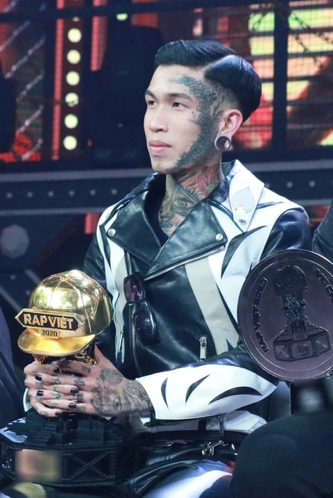 Quán quân Rap Việt chấm album của Quán quân Anh Trai Say Hi 1 sao Quán quân Rap Việt chấm album của Quán quân Anh Trai Say Hi 1 sao