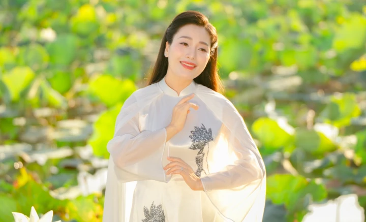 Quán quân Sao Mai Huyền Trang nhận giải thưởng ở Hy Lạp Quán quân Sao Mai Huyền Trang nhận giải thưởng ở Hy Lạp