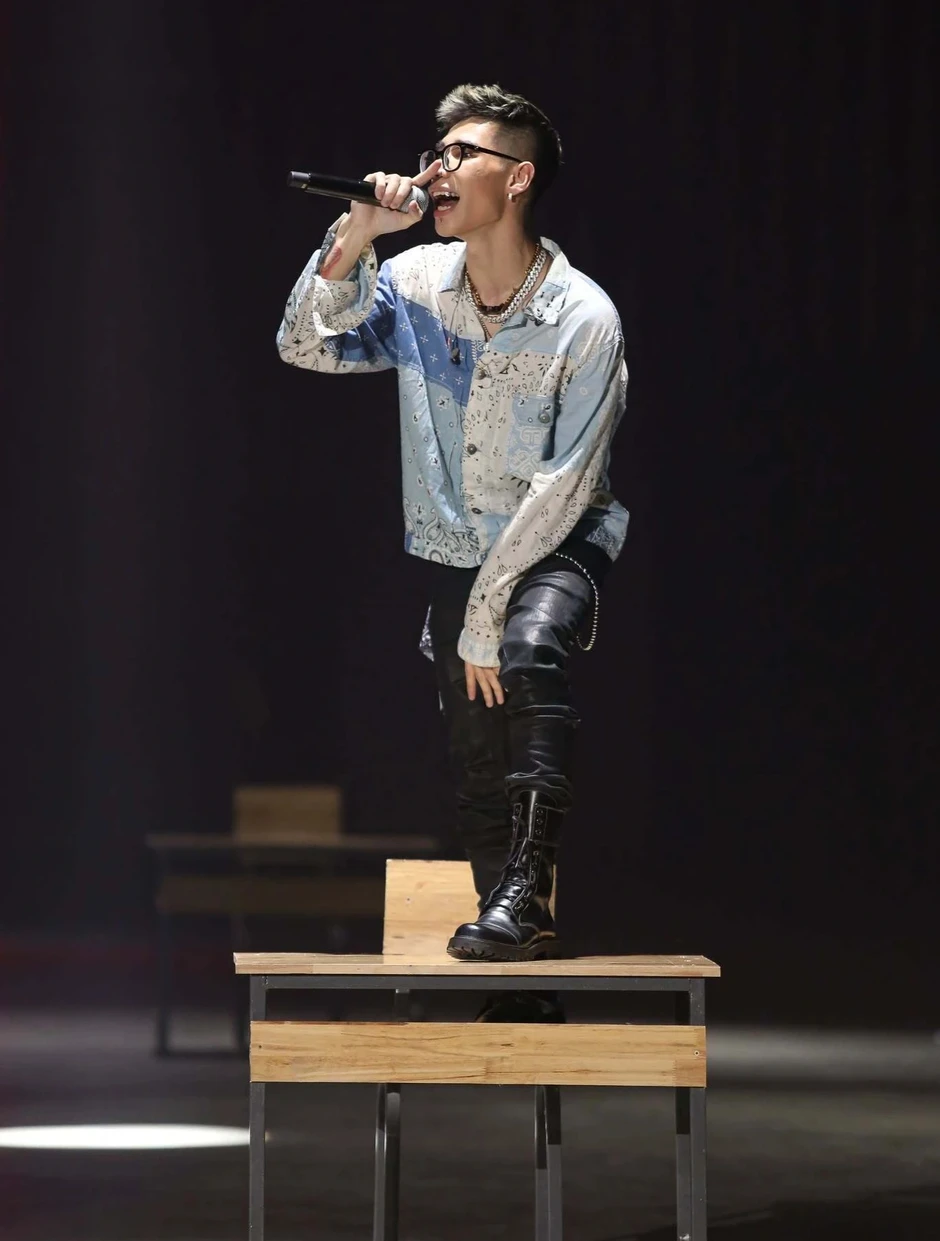 Rapper MCK bị mời làm việc sau phản ánh album có ngôn từ thô tục Rapper MCK bị mời làm việc sau phản ánh album có ngôn từ thô tục