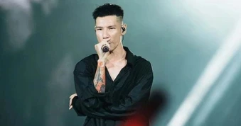 Rapper MCK bị mời làm việc sau phản ánh album có ngôn từ thô tục