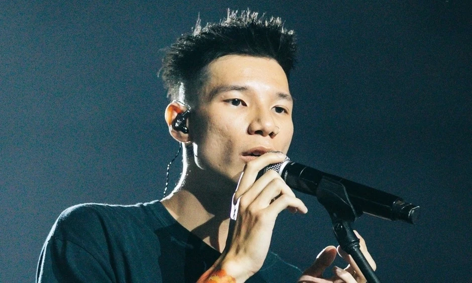 Rapper MCK gỡ nhạc sau khi bị nhận xét ca từ 'thô tục' Rapper MCK gỡ nhạc sau khi bị nhận xét ca từ 'thô tục'