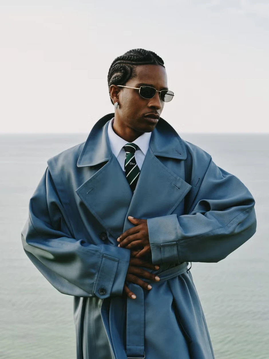 Rộ tin Sơn Tùng M-TP collab sao hạng A nước Mỹ, xuất hiện trên LED building lớn nhất TP.HCM Rộ tin Sơn Tùng M-TP collab sao hạng A nước Mỹ, xuất hiện trên LED building lớn nhất TP.HCM