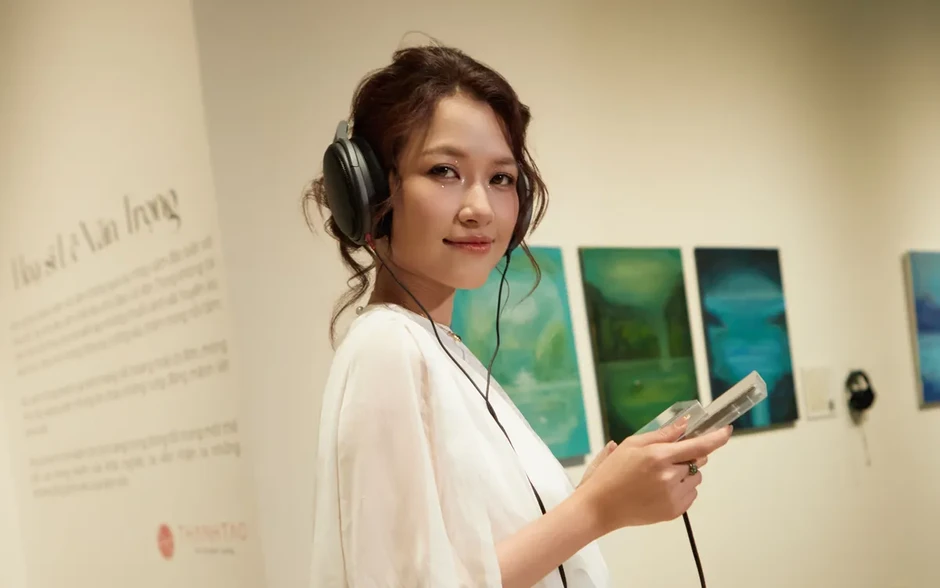 Sản phẩm âm nhạc kết hợp hội họa khắc họa những khoảng lặng của cảm xúc Sản phẩm âm nhạc kết hợp hội họa khắc họa những khoảng lặng của cảm xúc
