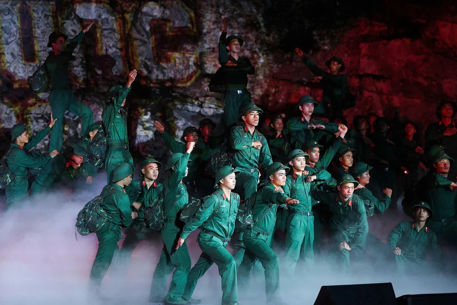 'Sao sáng dẫn đường' tri ân các anh hùng liệt sĩ 'Sao sáng dẫn đường' tri ân các anh hùng liệt sĩ