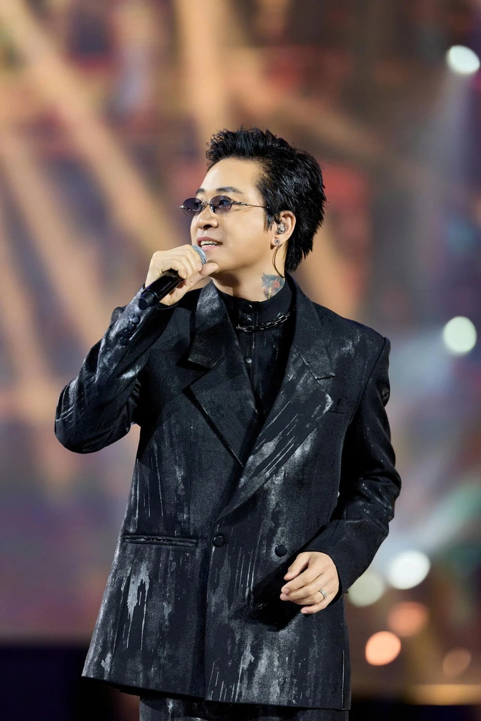 Sao Việt hạng A ra vào bệnh viện như cơm bữa, làm show lỗ 2.5 tỷ Sao Việt hạng A ra vào bệnh viện như cơm bữa, làm show lỗ 2.5 tỷ