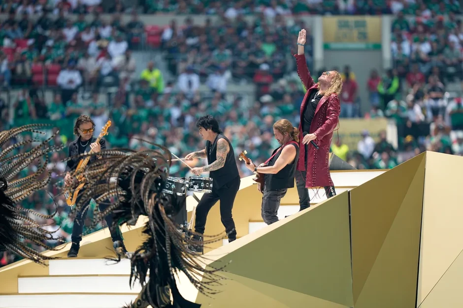 Shakira, Andrea Bocelli và Salma Hayek khuấy động lễ khai mạc FIFA World Cup 2026™