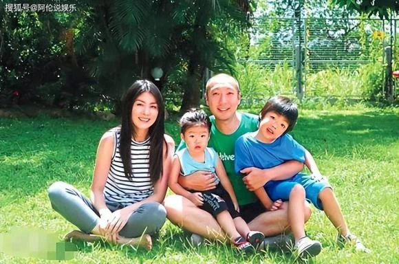 Showbiz có mỹ nhân không ai dám đắc tội là công chúa gia tộc 300.000 tỷ Showbiz có mỹ nhân không ai dám đắc tội là công chúa gia tộc 300.000 tỷ