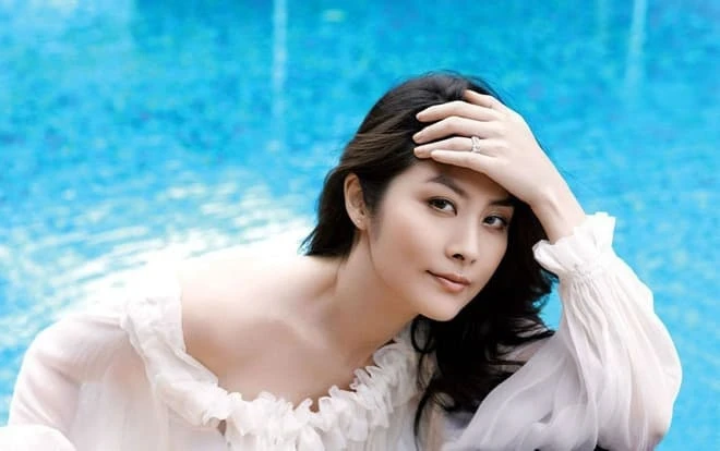 Showbiz có mỹ nhân không ai dám đắc tội là công chúa gia tộc 300.000 tỷ Showbiz có mỹ nhân không ai dám đắc tội là công chúa gia tộc 300.000 tỷ