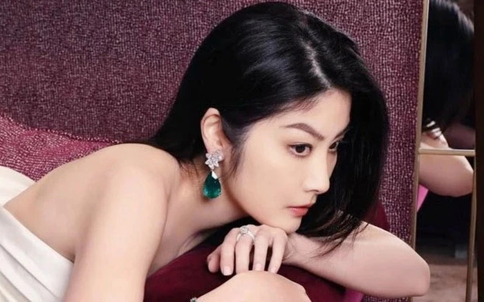Showbiz có mỹ nhân không ai dám đắc tội là công chúa gia tộc 300.000 tỷ Showbiz có mỹ nhân không ai dám đắc tội là công chúa gia tộc 300.000 tỷ